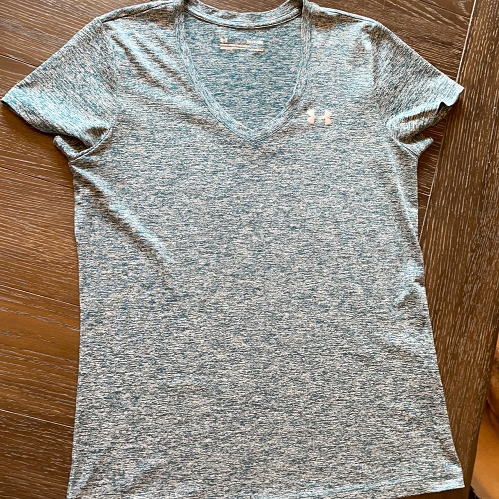 Under Armour small green top
